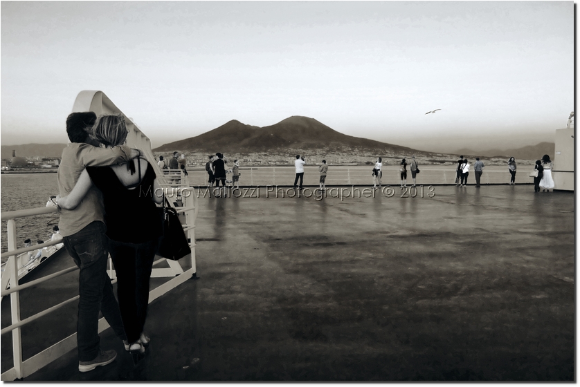 Golfo di Napoli 2013 - "coccole di fronte al Vesuvio"